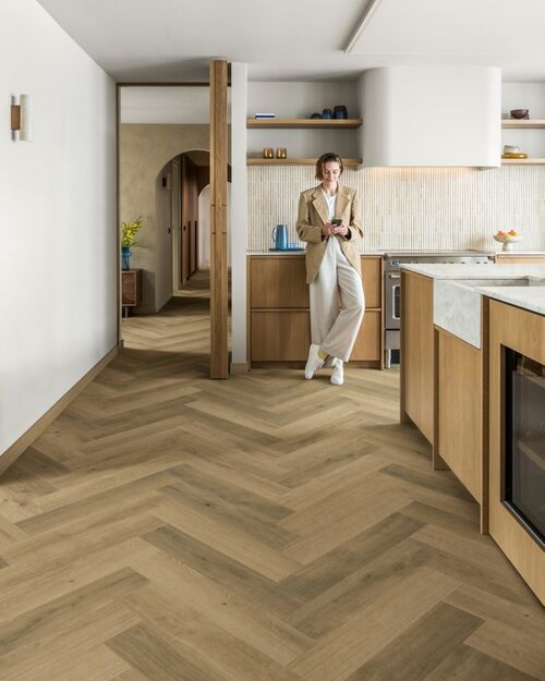 Quick-Step Impressive Design Charred oak Balıksırtı Laminat Parke